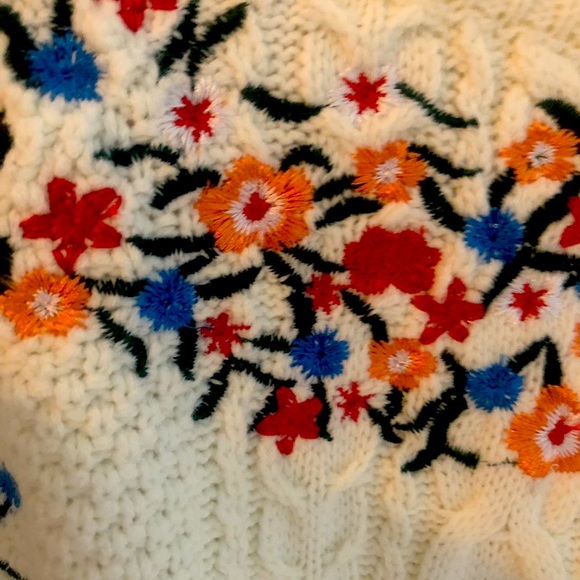 Hand-knit Retro Sweater - Picture 4 of 4